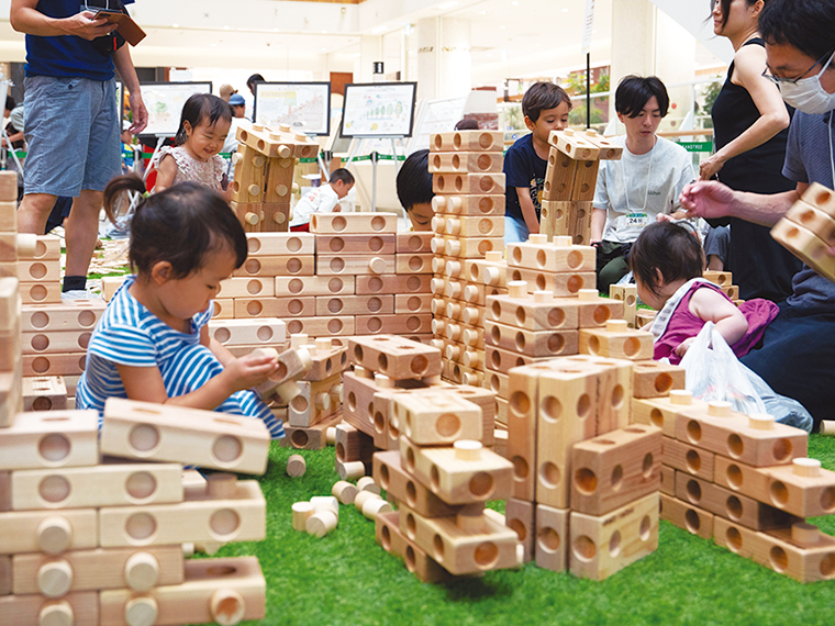 オクシズ材の遊具で遊ぼう！