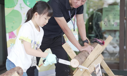 丸太切り体験［福田商店］